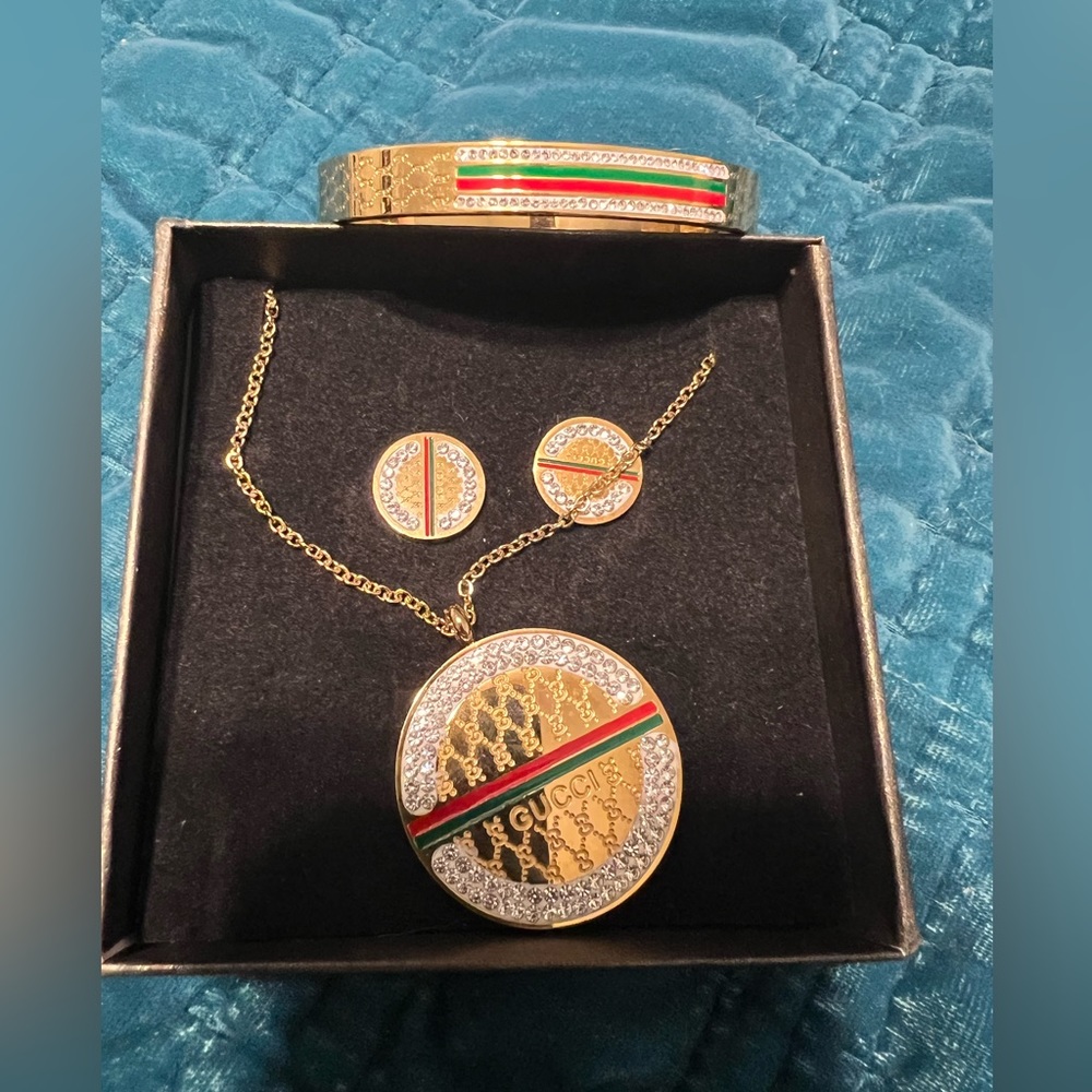 Earring and necklace set design inspired new in box
